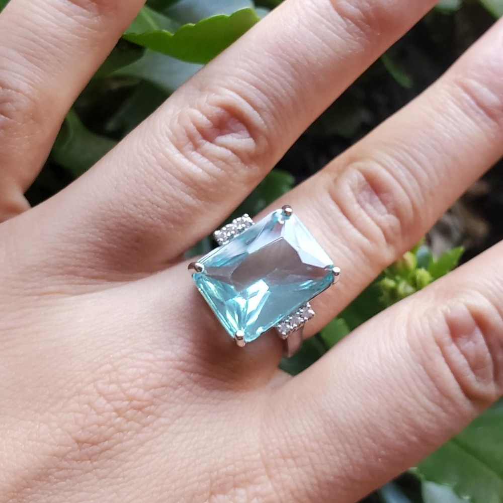 NWOT Silver Aquamarine Ring